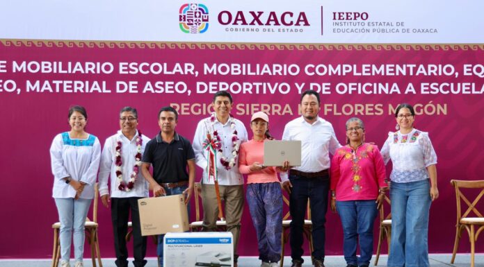 Entrega Salomón Jara más de 7 mdp en material escolar a escuelas de la Sierra de Flores Magón