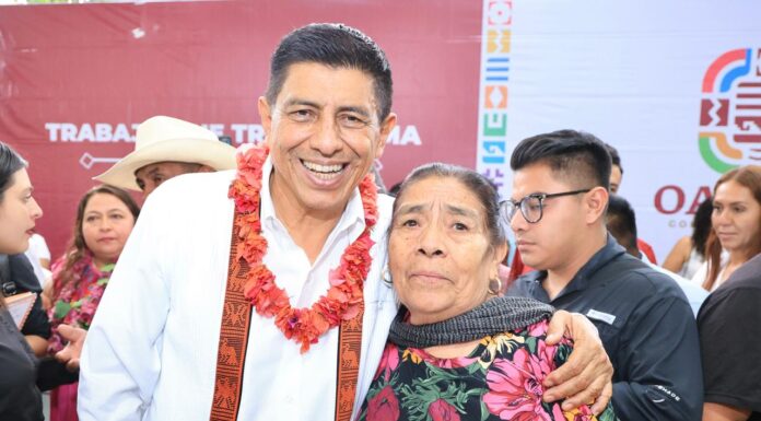 Anuncia Gobernador de Oaxaca construcción de relleno sanitario y caminos en Silacayoápam