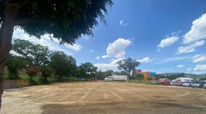 Inician trabajos de nivelación en el estacionamiento del Mercado Zonal Santa Rosa Panzacola