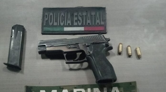 Policía Estatal detiene a masculino por posesión de arma y motocicleta con alteración numérica
