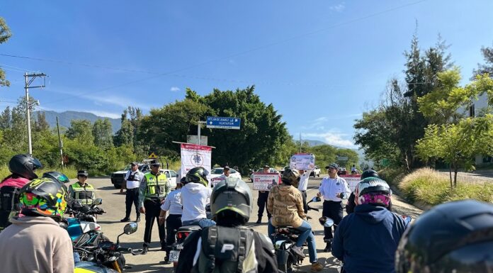 Promueve Policía Vial Estatal cultura de prevención y seguridad a motociclistas en la carretera Oaxaca-Ixtlán