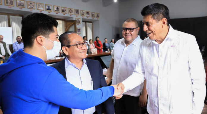 Reconoce Salomón Jara mérito académico y compromiso social de las y los jóvenes oaxaqueños