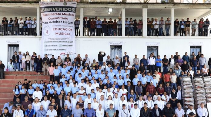 Con inversión de más de 8 mdp, Salomón Jara entrega mobiliario a 60 escuelas de la Sierra de Juárez
