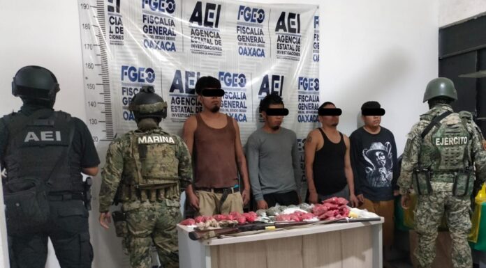 Fiscalía de Oaxaca, DEFENSA, SEMAR y GN realizan cateo en la región de la Costa: detienen a cuatro personas, aseguran armas y drogas