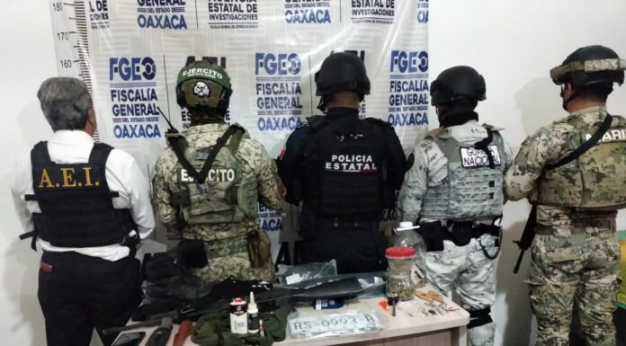 Fiscalía de Oaxaca junto con DEFENSA, SEMAR, GN y Policía Estatal realizan cateo y aseguran un inmueble, armas de fuego, chalecos tácticos, vehículos y joyas en la Costa