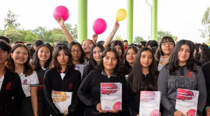 Entrega Cobao guías didácticas gratuitas en los planteles de Oaxaca