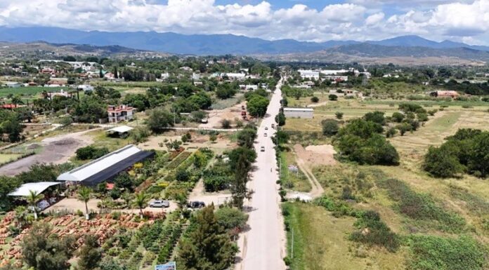 Cumple Gobierno de Oaxaca con la pavimentación del acceso principal de San Lorenzo Cacaotepec