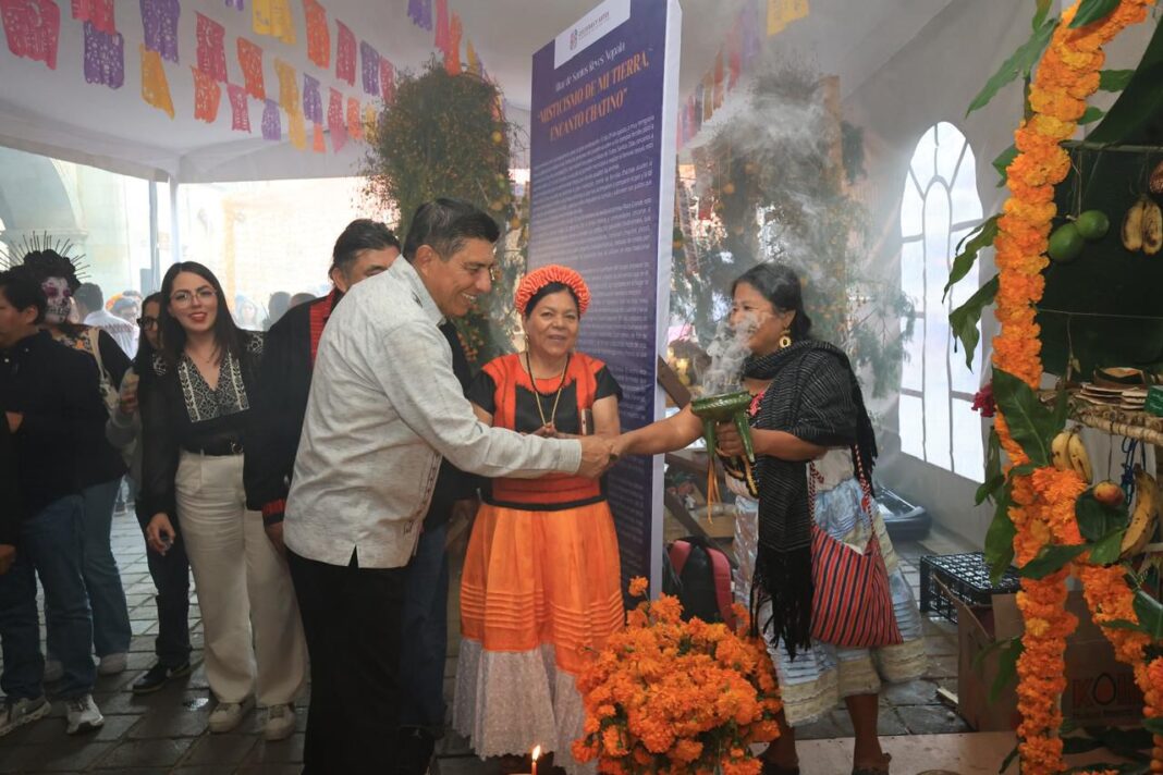 Con exhibición de 31 altares de pueblos originarios, Oaxaca comparte la fiesta pluricultural de Día de Muertos (6)