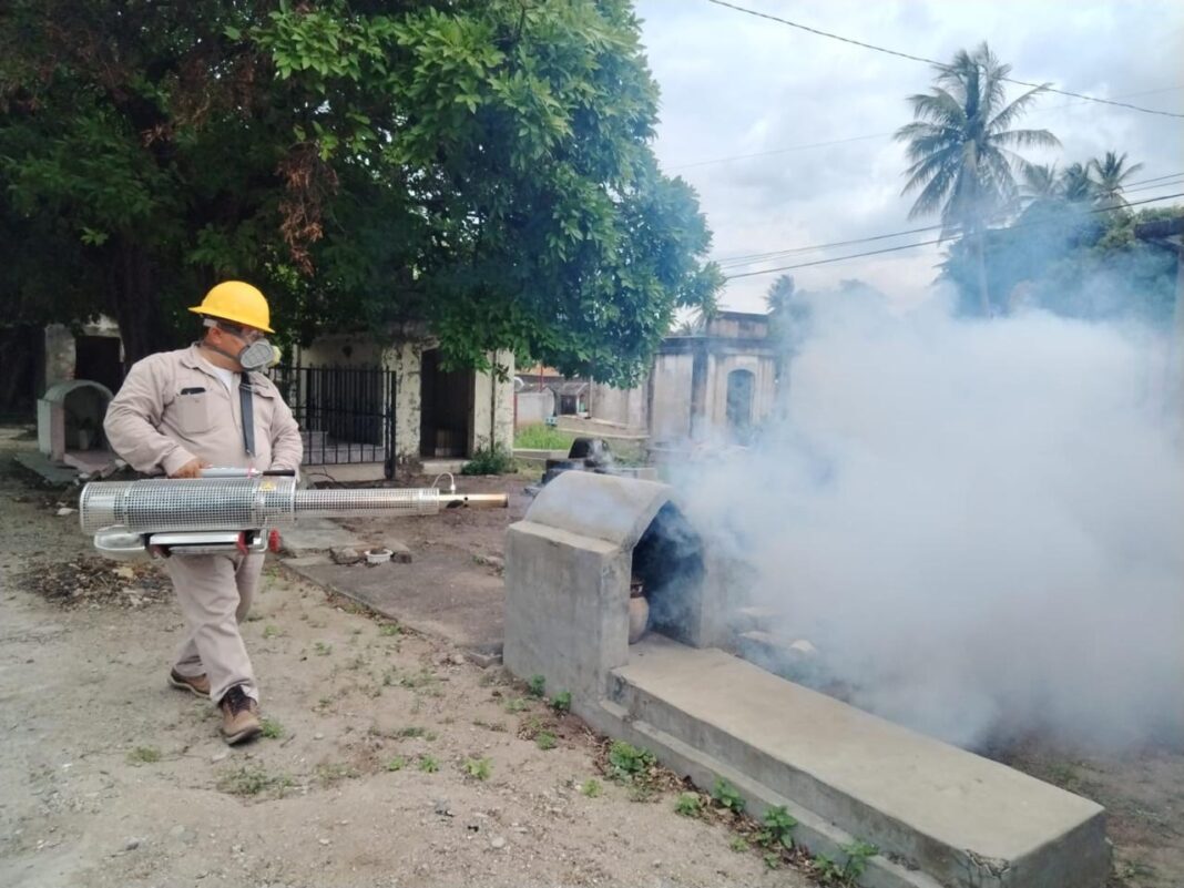 En el Istmo avanza SSO con operativo en panteones para prevenir enfermedades transmitidas por vector (2)