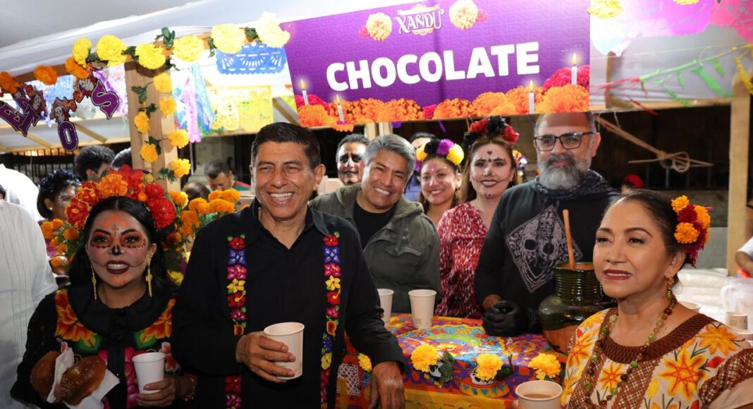 Festeja Oaxaca el Día de Muertos con Verbena Popular Xandú en el Zócalo capitalino
