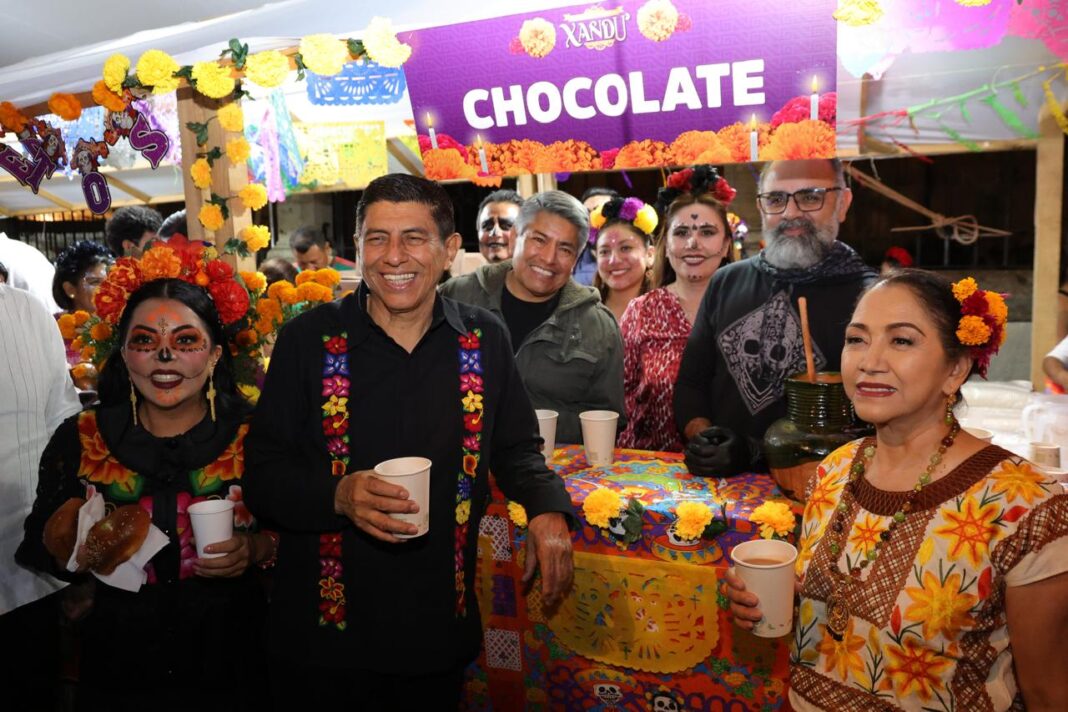 Festeja Oaxaca el Día de Muertos con Verbena Popular Xandú en el Zócalo capitalino-2