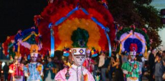 Las calles de Oaxaca se llenan de vida con la Gran Comparsa del Día de Muertos