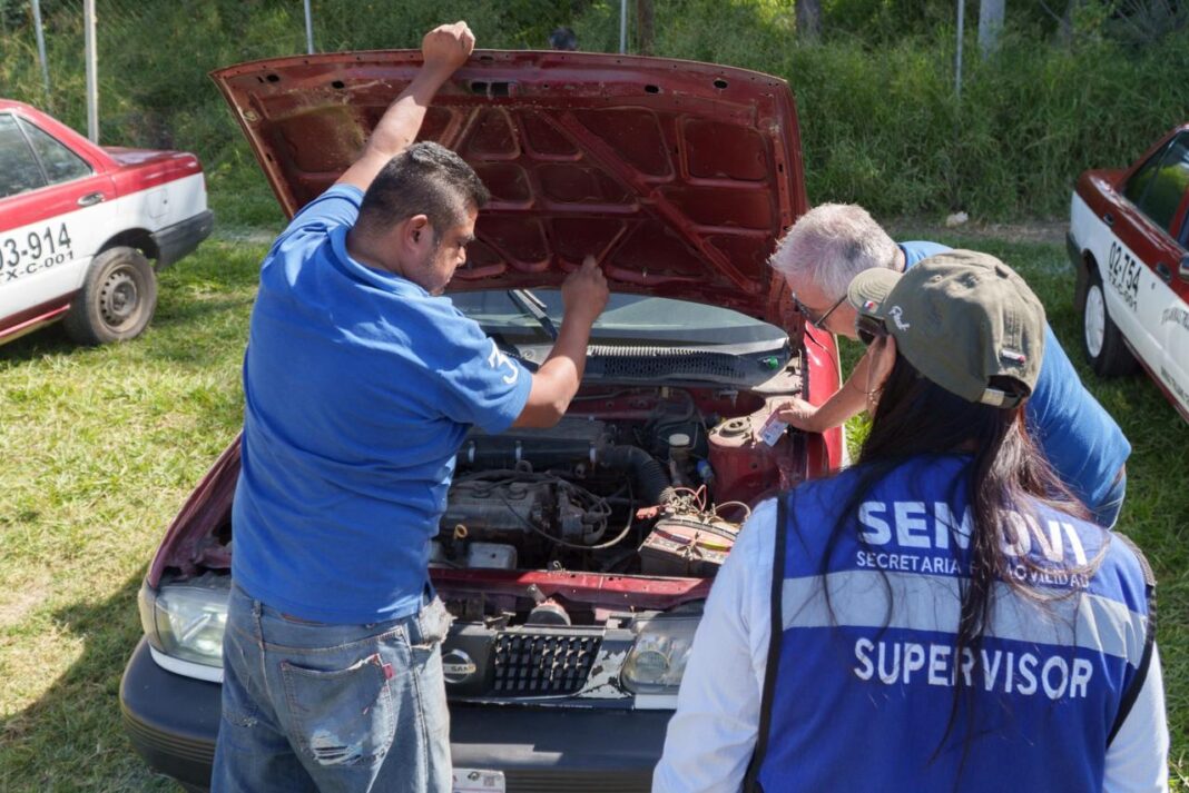 Supervisan Semovi y Fiscalía más de 100 taxis en Ánimas Trujano (3)