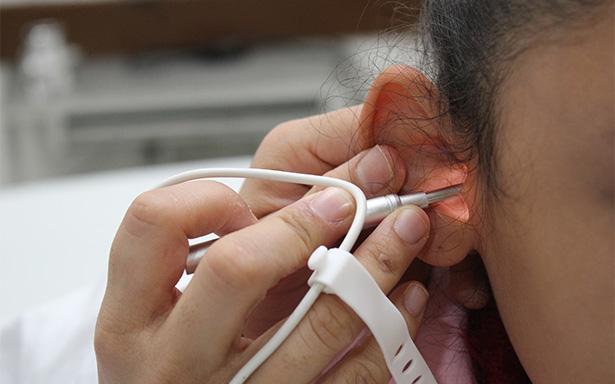 Tratamientos médicos y quirúrgicos, opciones en el IMSS para atender pacientes con diversos grados de sordera