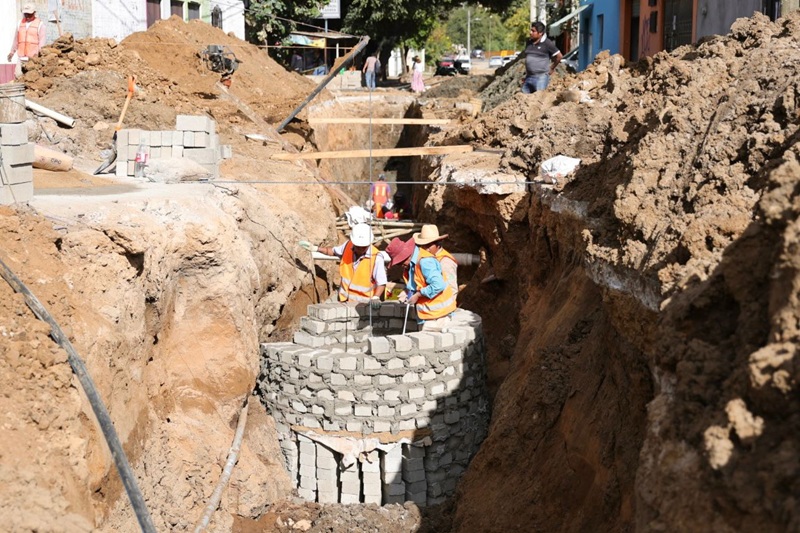 Avanza Soapa con la rehabilitación de la red sanitaria de San Martín Mexicapam 3
