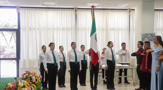 Celebra UTVCO ceremonias de graduación de nivel Técnico Superior