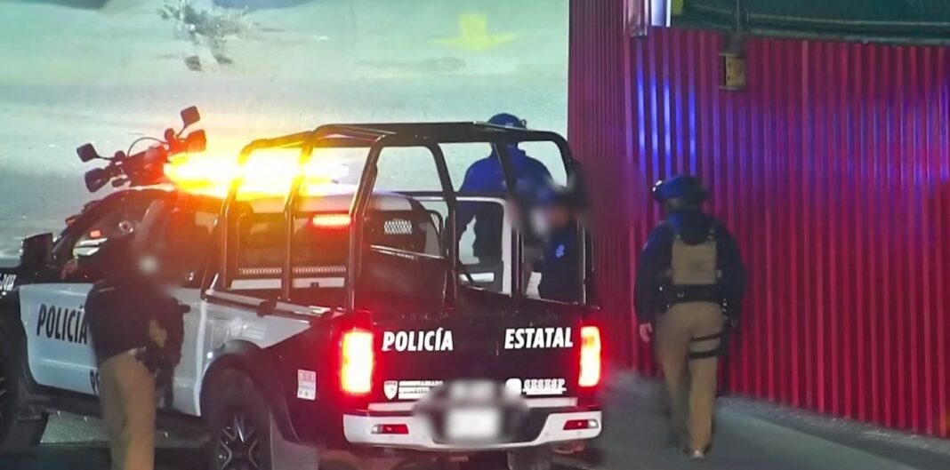 En acción coordinada, C5i y Policía Estatal salvaguardan a mujer en riesgo en puente peatonal de colonia Miguel Alemán-3