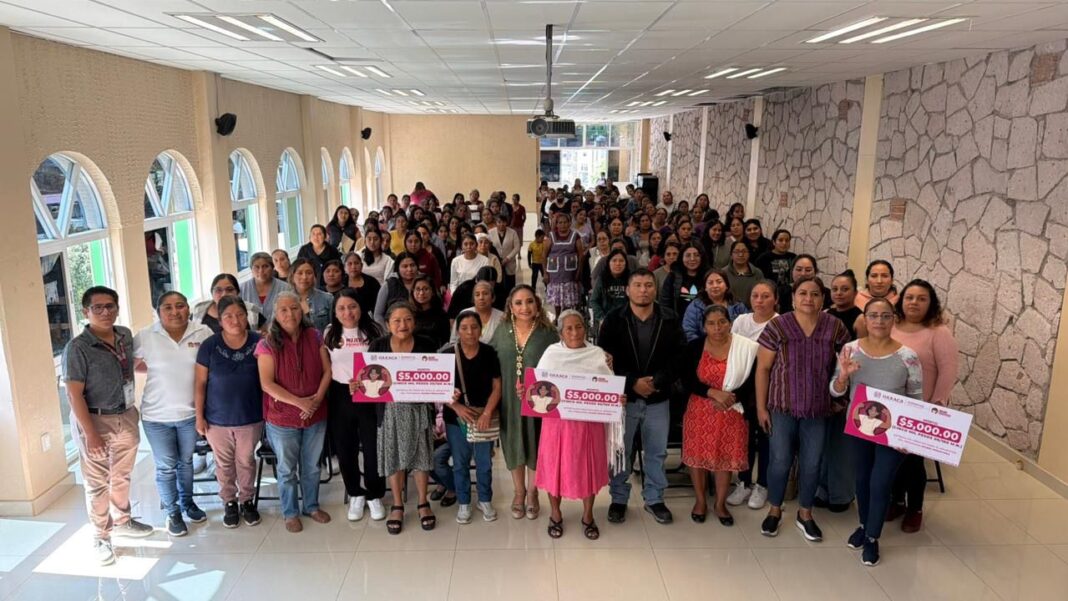 Entrega Sebienti 152 créditos Mujer Primavera para fortalecer la autonomía económica en San Pablo Yaganiza (1)