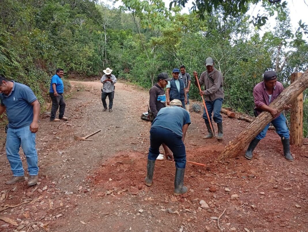 Logra Sego acuerdos para restablecer la paz en Santiago Choápam mediante el diálogo (2)