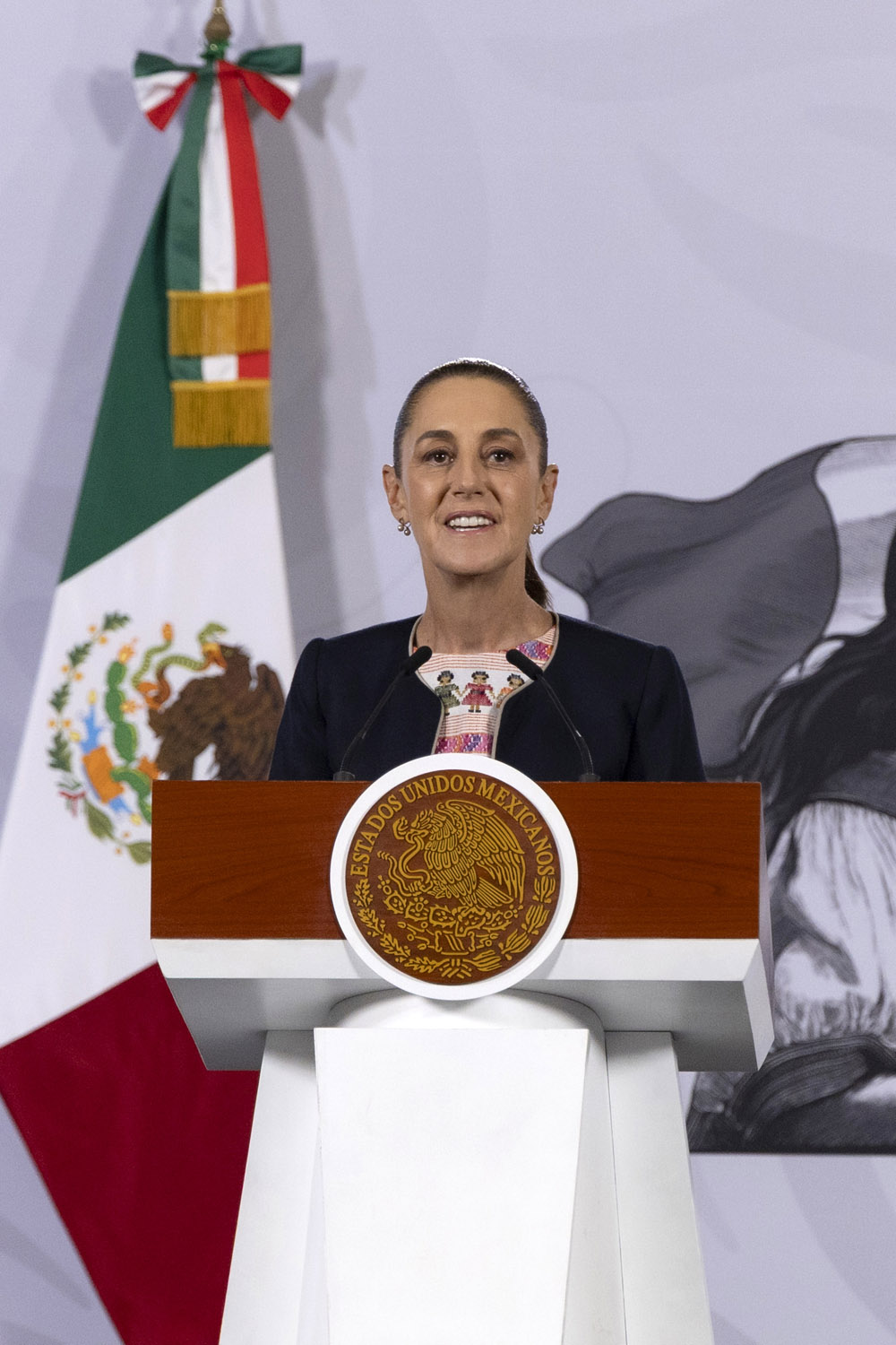 2025-12-04_Conferencia_de_prensa_matutina-Palacio_Nacional_02_JCB