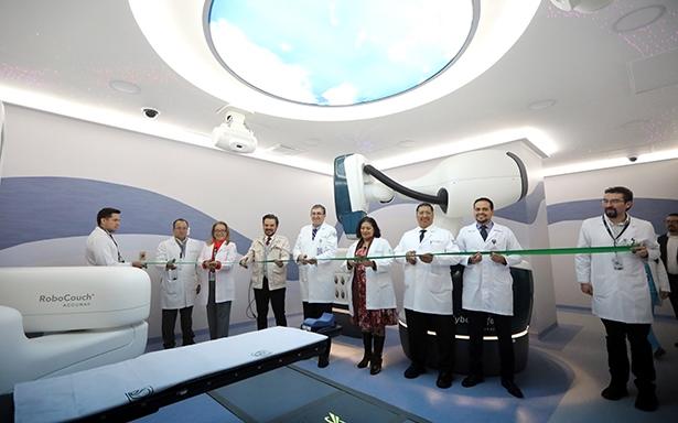 Zoé Robledo inaugura tecnología Cyberknife del IMSS para tratamiento del cáncer, única en su tipo en el país