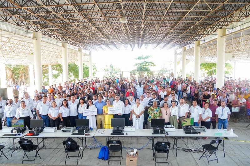 Entregan Gobierno de Oaxaca y Finabien más de 500 Créditos Esperanza a pequeños negocios de Pinotepa Nacional