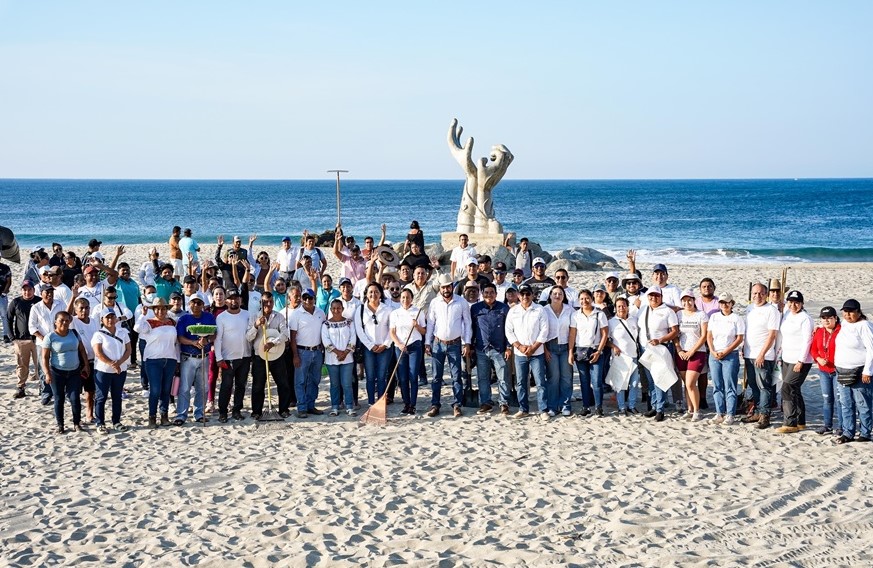 Realiza Sectur Oaxaca Magna Limpieza de Playas en la Costa (2)