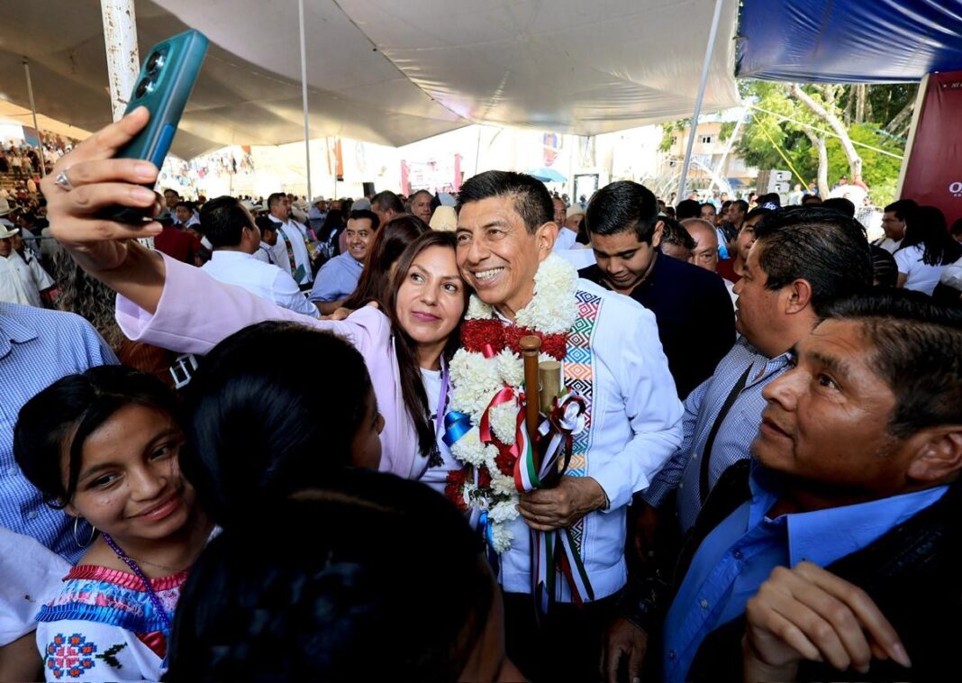 ¡Vamos por más!, Salomón Jara realiza acciones que fortalecen la educación de la Sierra de Flores Magón 2