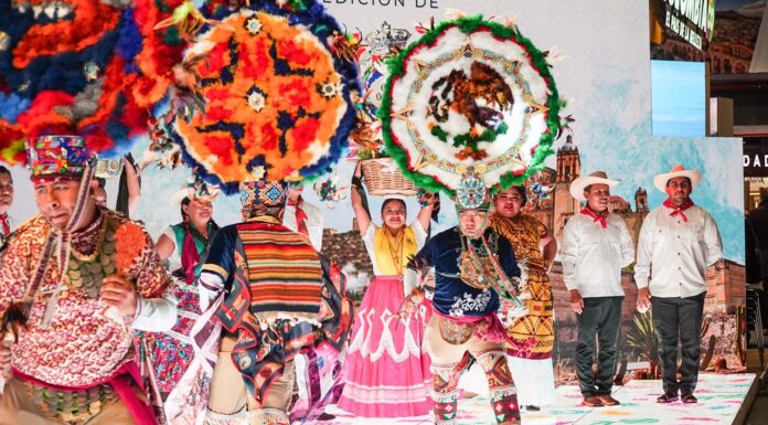 Deslumbra Oaxaca con muestra de la Guelaguetza en la Fitur 2026