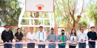 Con entrega de techado, Salomón Jara promueve actividades deportivas y culturales en la agencia Donají