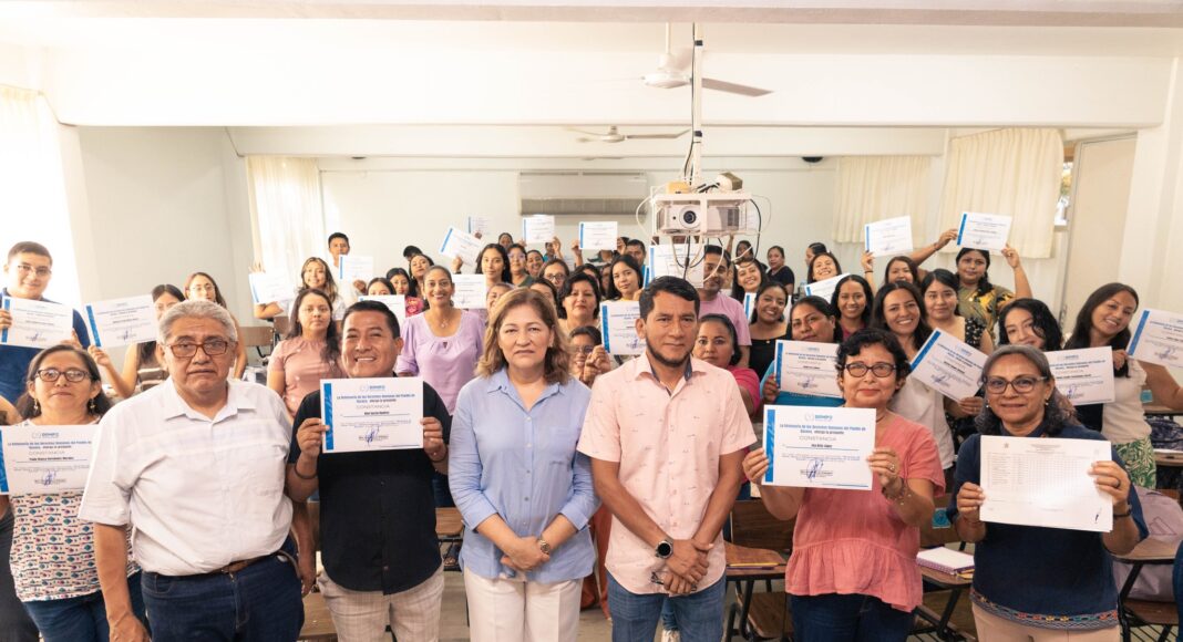 Entregó Ombudsperson reconocimientos a docentes de Educación Especial de Huatulco-Pochutla por participar en el curso “Derechos de niñas, niños y adolescentes con discapacidad”