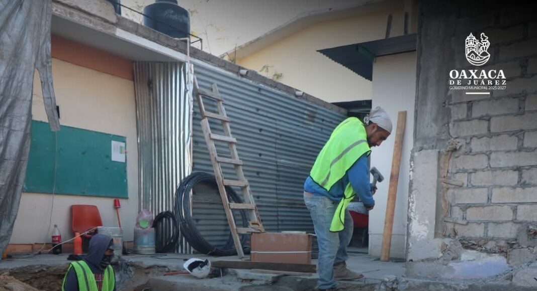 Obras que sí se ven en Oaxaca de Juárez: mejoran escuelas en agencias municipales
