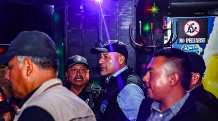 Fiscalía de Oaxaca y Mando Metropolitano detienen a dos por corrupción de menores y clausuran locales durante operativo nocturno en bares de los Valles Centrales