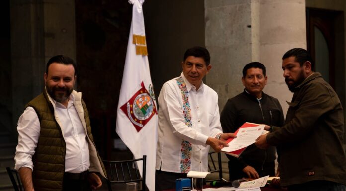 Recibe Gobernador Salomón Jara pliego petitorio del Frente Popular Revolucionario