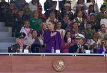 La primera mujer Presidenta en 200 años de la República encabezó la conmemoración del Día Internacional de la Mujer en Campo Marte junto a mujeres de las Fuerzas Armadas