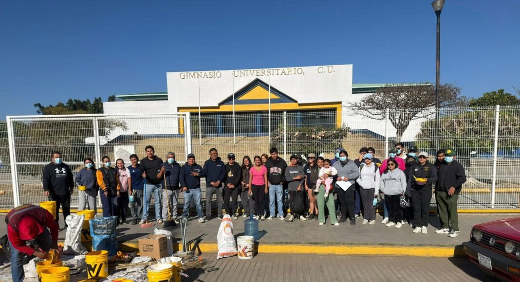 En coordinación con el Municipio de Oaxaca de Juárez la UABJO lleva a cabo labores de limpieza y de pintura
