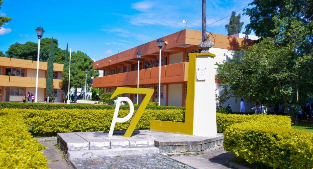 LA UABJO INVITA A JÓVENES QUE EGRESAN DE SECUNDARIA A INSCRIBIRSE A SUS BACHILLERATOS