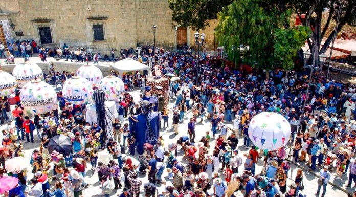 En el marco del 52 aniversario del Sindicato Independiente 3 de Marzo, el presidente municipal Ray Chagoya acompañó a sus integrantes en la tradicional calenda conmemorativa