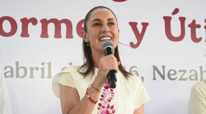 Presidenta inicia entrega de tarjetas de la Beca para Uniformes y Útiles “Rita Cetina”; beneficiará a 9 millones de estudiantes de primaria