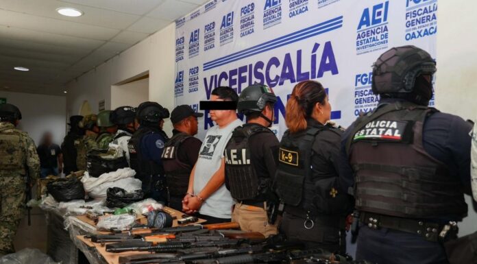 Fiscalía de Oaxaca y Gabinete de Seguridad capturan a objetivo prioritario y nuevo líder de célula criminal de Ocotlán, asegurando drogas, armas de alto poder, granadas y explosivos