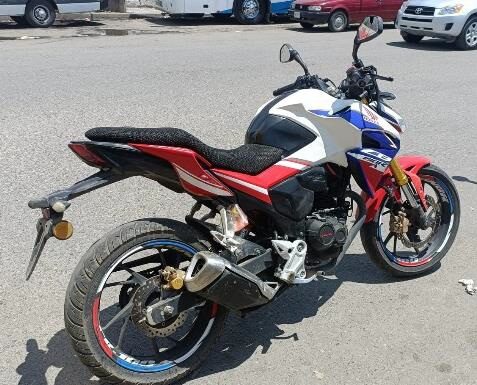 Policía Municipal detiene a persona por conducir motocicleta con numerales presuntamente alterados
