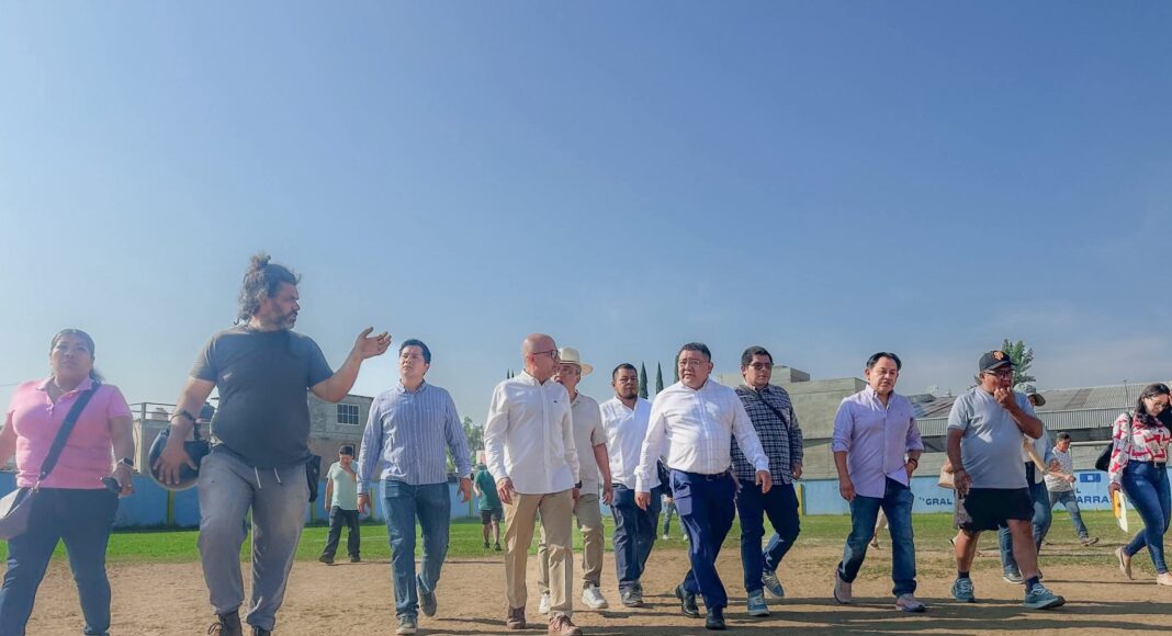 RECTOR DE LA UABJO VISITA EL ESTADIO MANUEL CABRERA CARRASQUEDO PARA IMPULSAR RENOVACIÓN DE INFRAESTRUCTURA DEPORTIVA