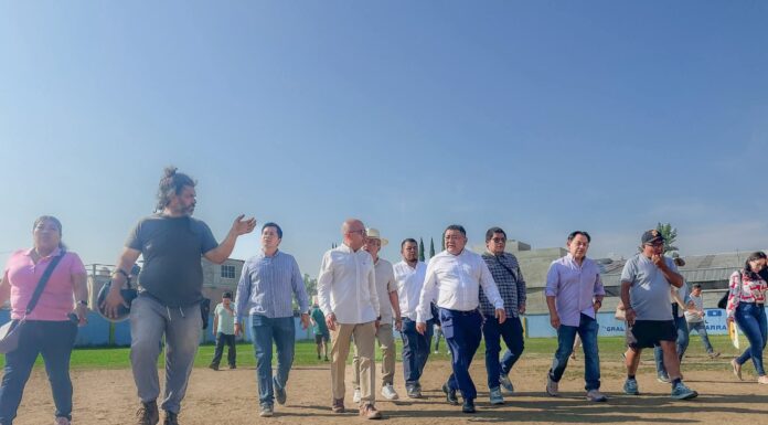 RECTOR DE LA UABJO VISITA EL ESTADIO MANUEL CABRERA CARRASQUEDO PARA IMPULSAR RENOVACIÓN DE INFRAESTRUCTURA DEPORTIVA