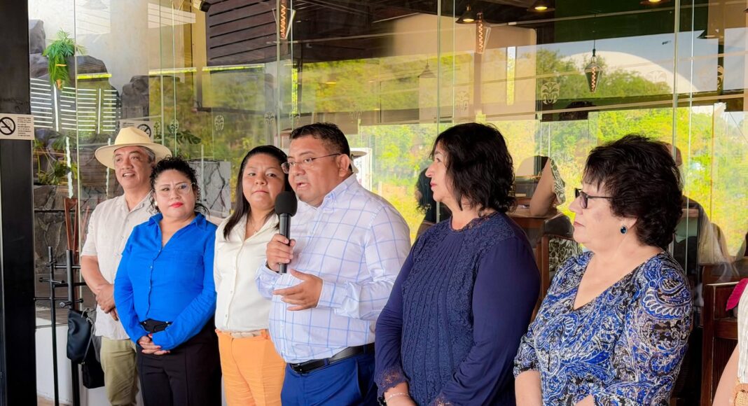 RECTOR DE LA UABJO IMPULSA UNIDAD Y TRANSFORMACIÓN EN LA PREPARATORIA NO. 7 DURANTE LA CELEBRACIÓN DEL DÍA DEL MAESTRO