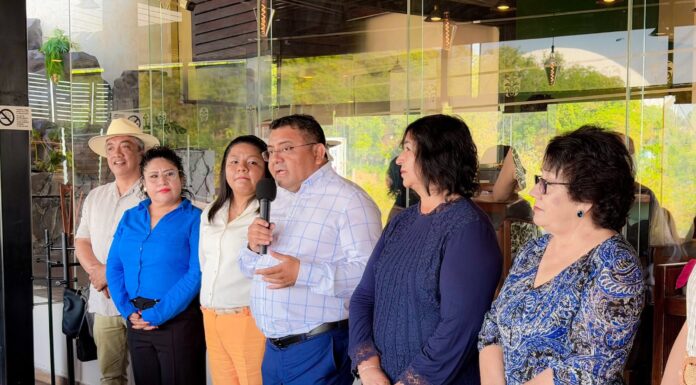 RECTOR DE LA UABJO IMPULSA UNIDAD Y TRANSFORMACIÓN EN LA PREPARATORIA NO. 7 DURANTE LA CELEBRACIÓN DEL DÍA DEL MAESTRO