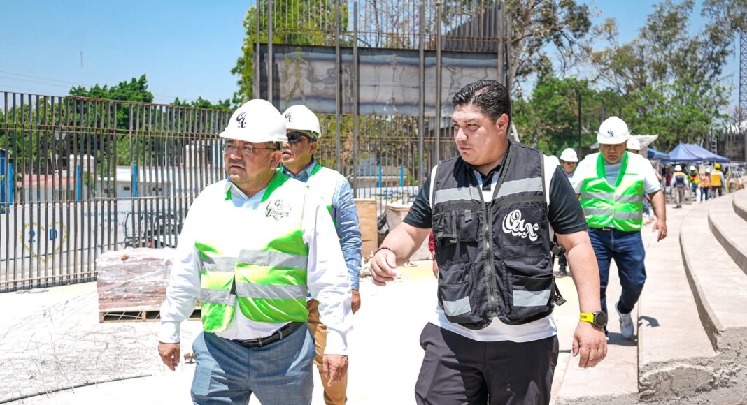 RECTOR DE LA UABJO REALIZA VISITA AL ESTADIO DE BÉISBOL