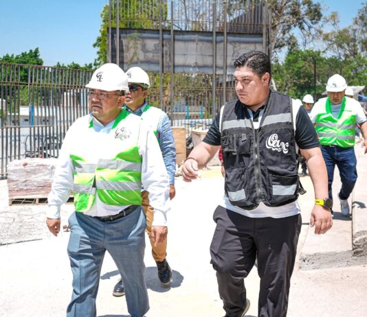RECTOR DE LA UABJO REALIZA VISITA AL ESTADIO DE BÉISBOL