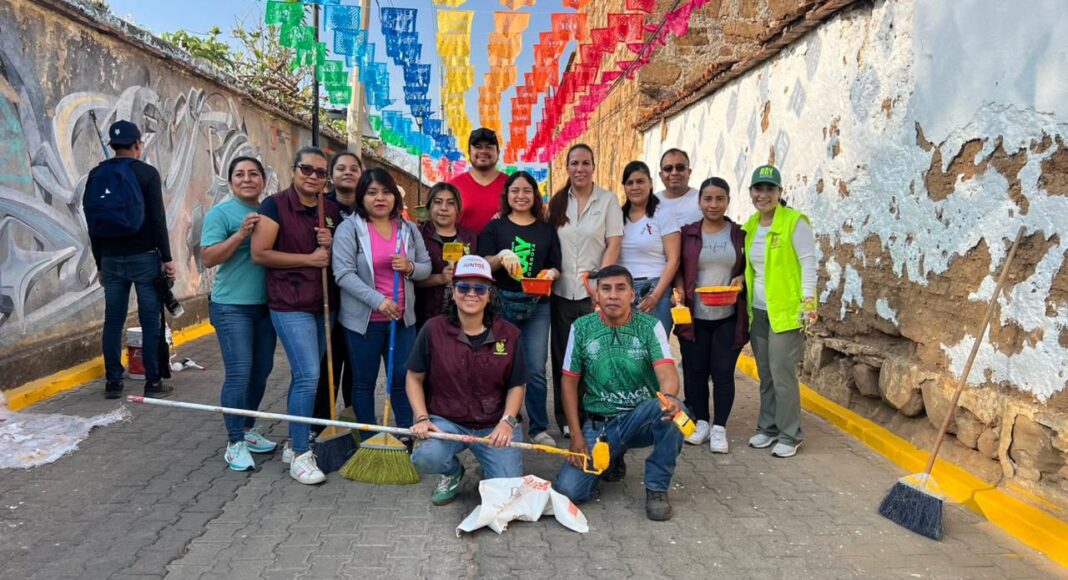 Realizan tequio en el Barrio de Xochimilco
