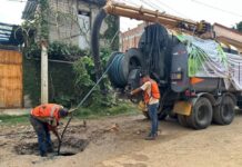 Municipio de Oaxaca de Juárez llevó a cabo trabajos de desazolve en las calles Libertad y Triunfo, en la zona de Riberas del Atoyac, así como en la agencia de San Martín Mexicapam