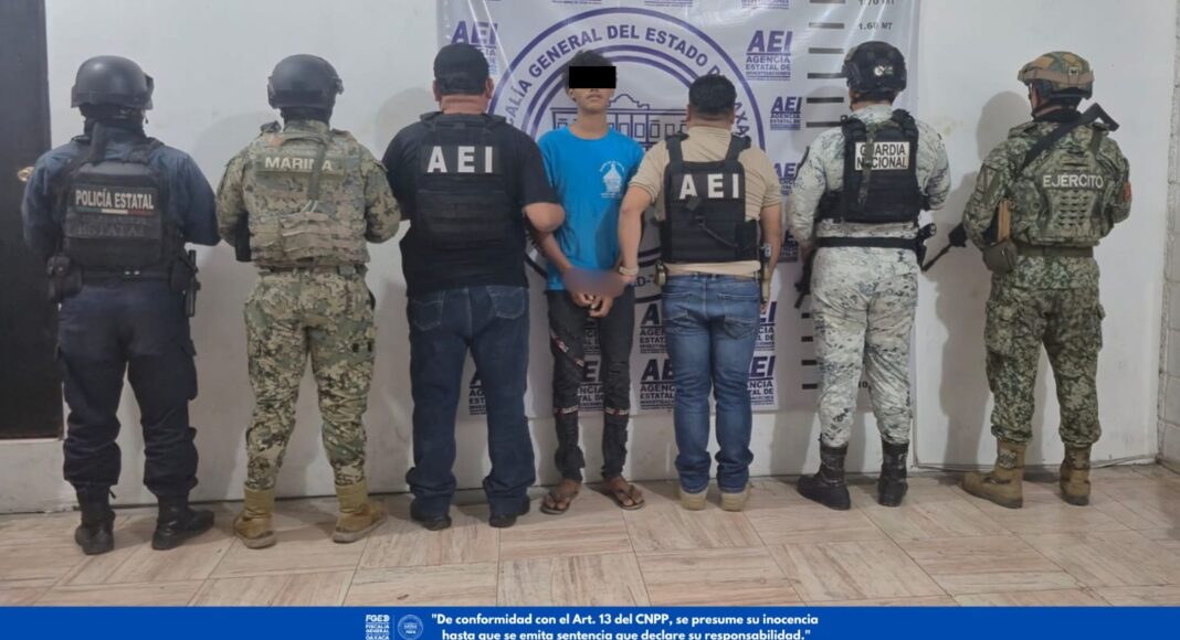 Detiene FGEO a presunto narcomenudista en flagrancia; contaba con orden de aprehensión por homicidio en la Costa